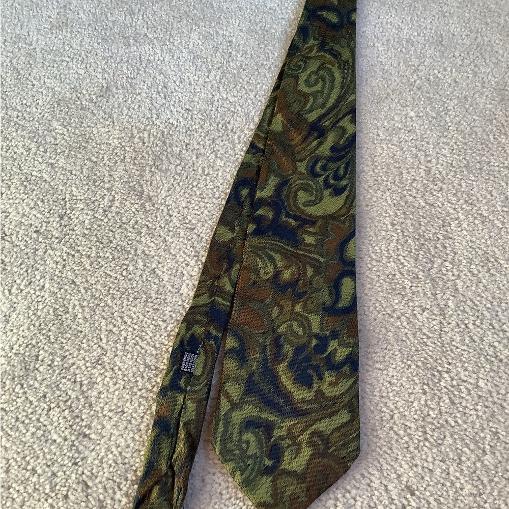 Mariano Rubinacci silk tie Vintage?